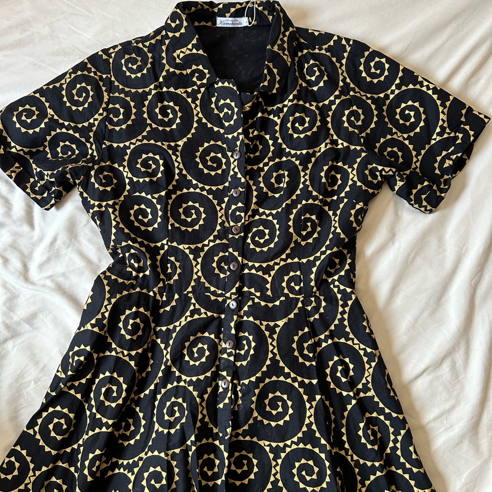 Kamohoalii designer black and gold dress